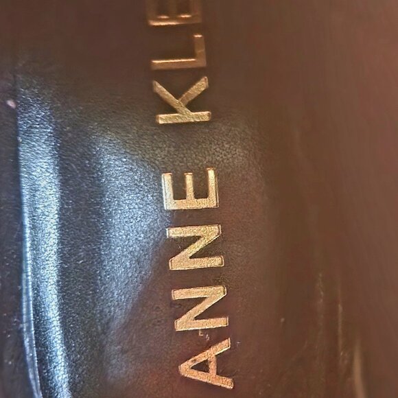 Simply smashing ankle bootsBrocade even on heels, elastic sides - great w/jeans - Picture 4 of 5